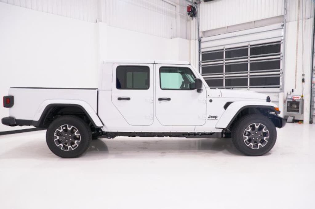 New 2026 Jeep Gladiator SAHARA 4X4 Pickup