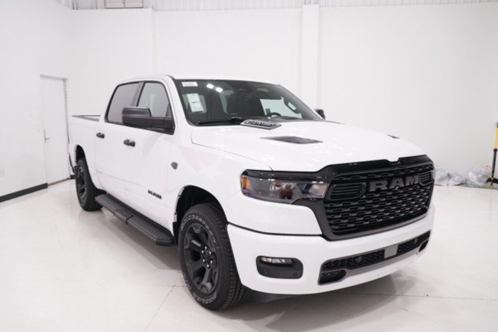 New 2027 Ram 1500 EXPRESS CREW CAB 4X4 5'7 BOX Pickup