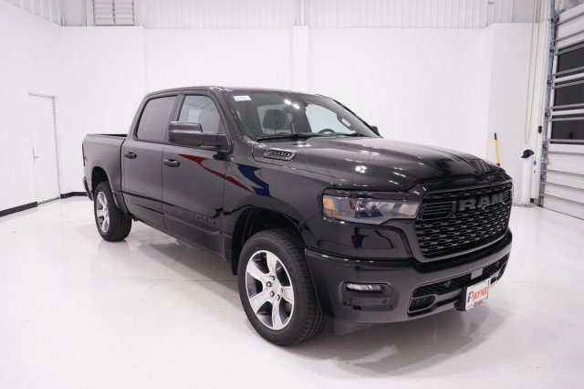 New 2027 Ram 1500 EXPRESS CREW CAB 4X2 5'7 BOX Pickup