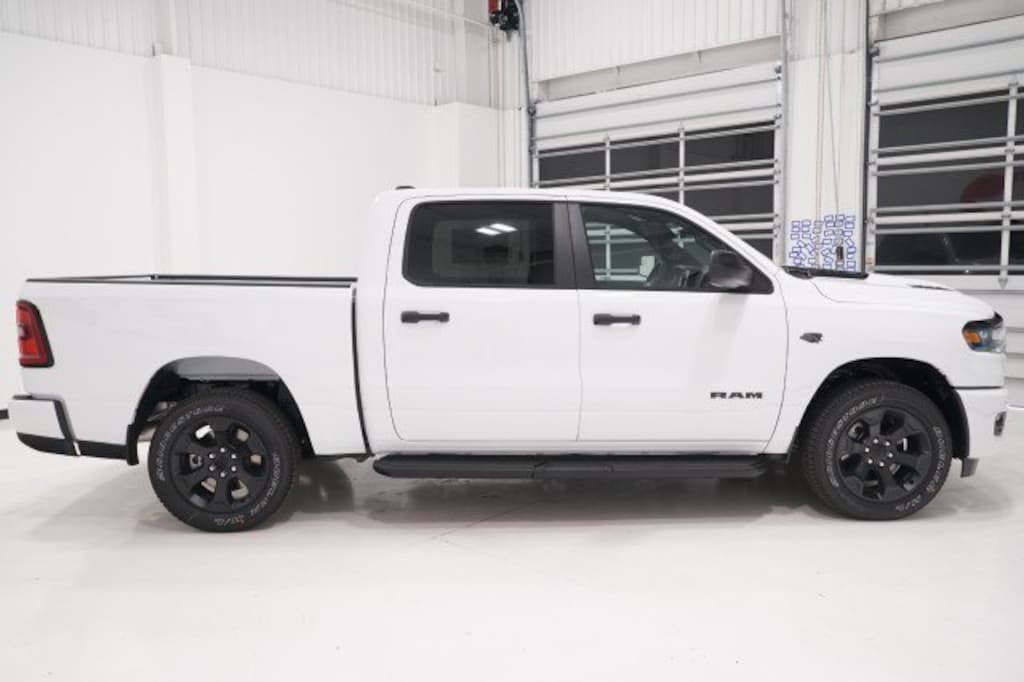 New 2027 Ram 1500 EXPRESS CREW CAB 4X4 5'7 BOX Pickup