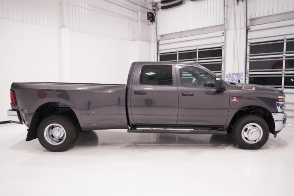 New 2027 Ram 3500 TRADESMAN CREW CAB 4X4 8' BOX Pickup