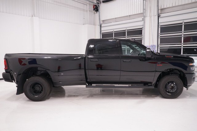 New 2027 Ram 3500 TRADESMAN CREW CAB 4X4 8' BOX Pickup
