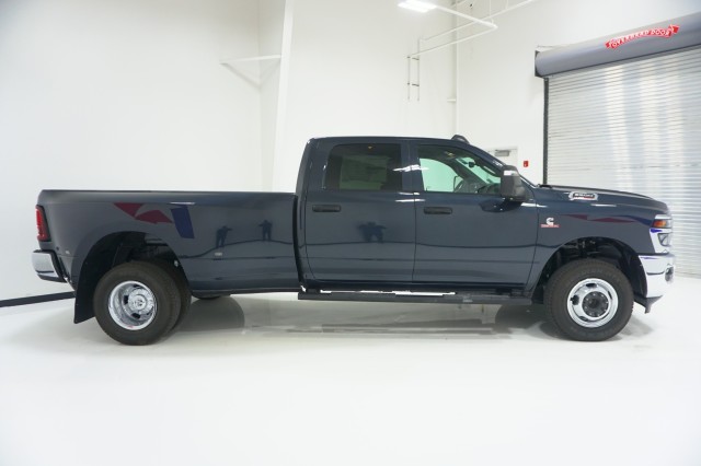 New 2027 Ram 3500 TRADESMAN CREW CAB 4X4 8' BOX Pickup