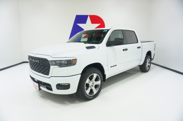 New 2026 Ram 1500 EXPRESS CREW CAB 4X2 5'7 BOX Pickup
