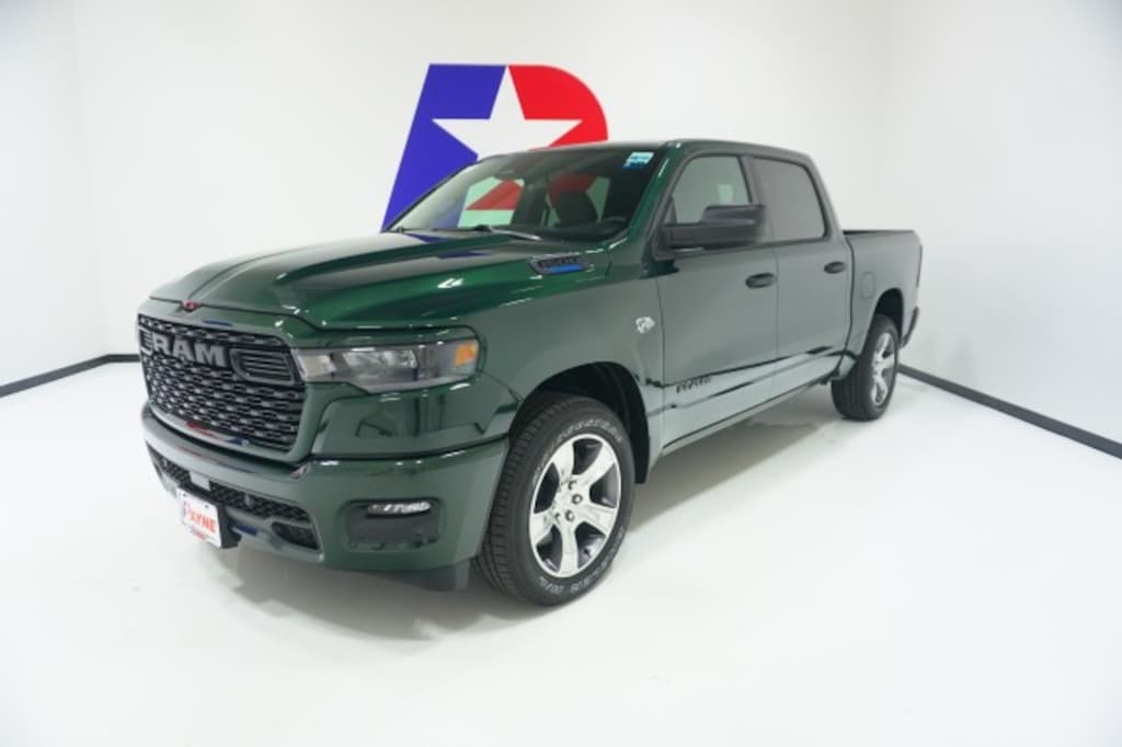 New 2026 Ram 1500 EXPRESS CREW CAB 4X2 5'7 BOX Pickup