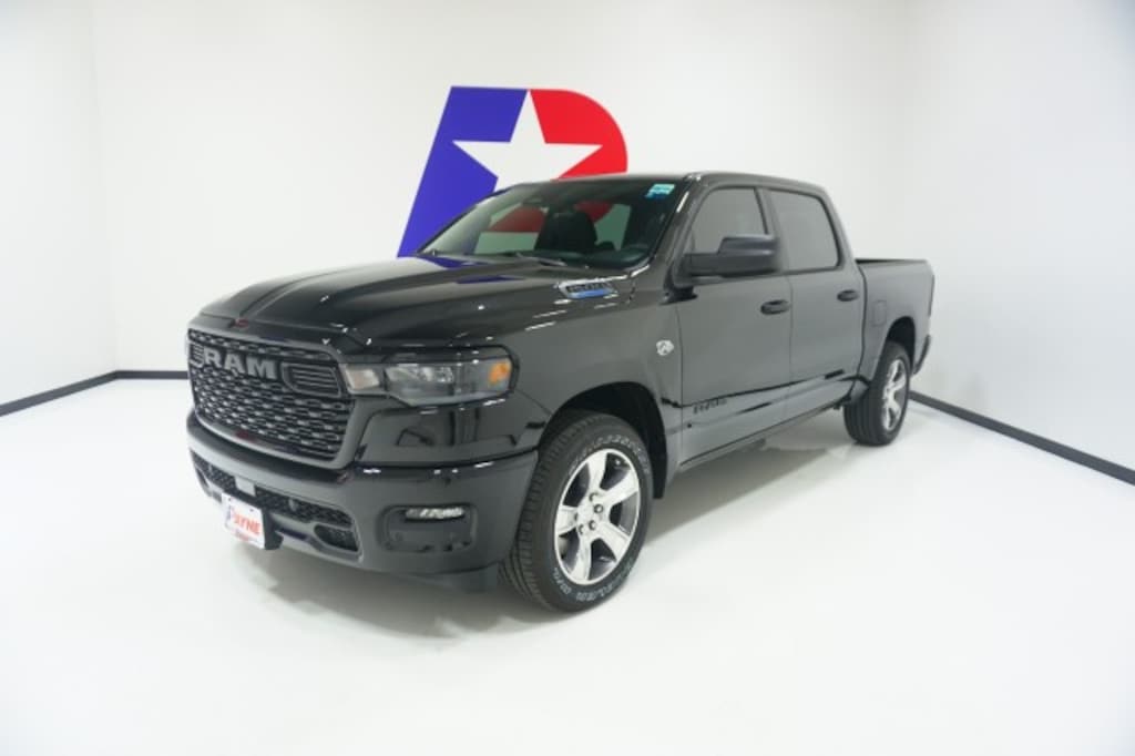 New 2026 Ram 1500 EXPRESS CREW CAB 4X2 5'7 BOX Pickup