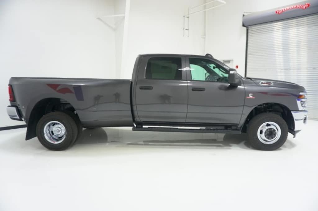New 2027 Ram 3500 TRADESMAN CREW CAB 4X4 8' BOX Pickup
