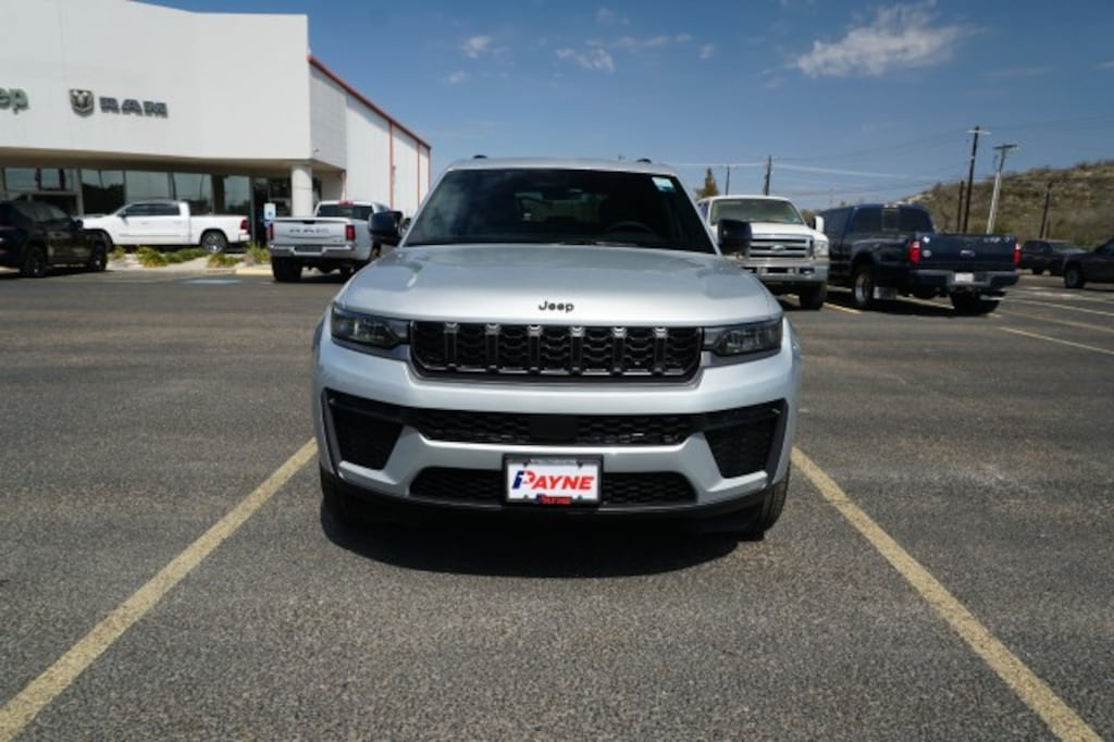 New 2026 Jeep Grand Cherokee LAREDO ALTITUDE 4X2 Sport Utility