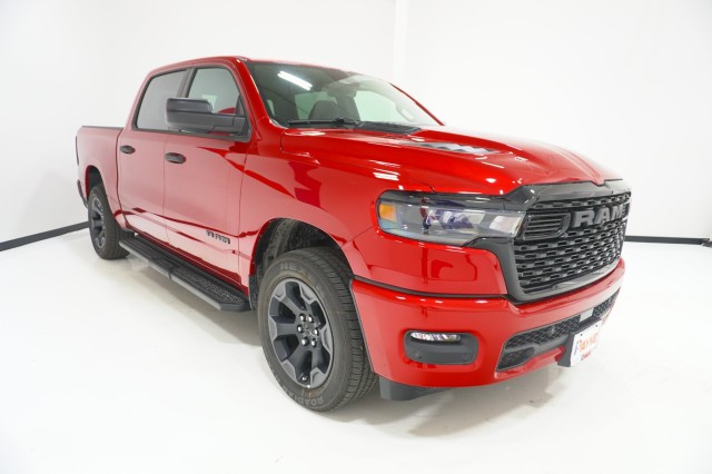 New 2027 Ram 1500 EXPRESS CREW CAB 4X4 5'7 BOX Pickup