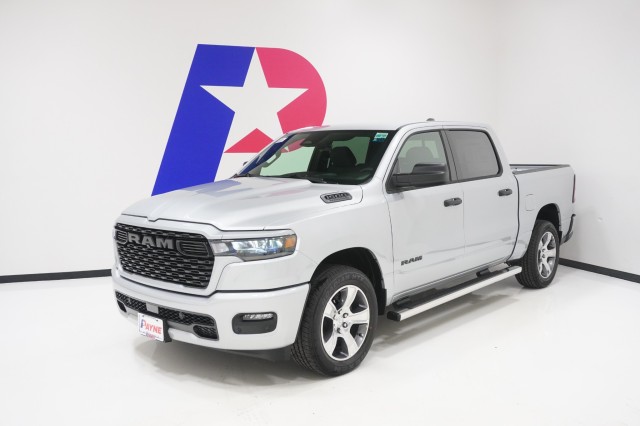 2027 Ram 1500 EXPRESS CREW CAB 4X2 5'7 BOX Pickup