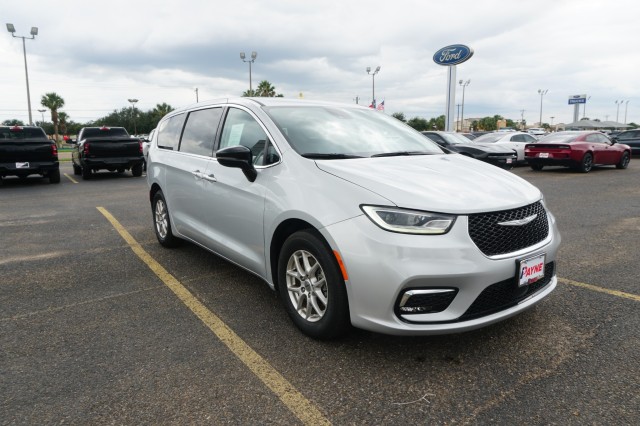 Used 2024 Chrysler Pacifica Touring L Minivan/Van