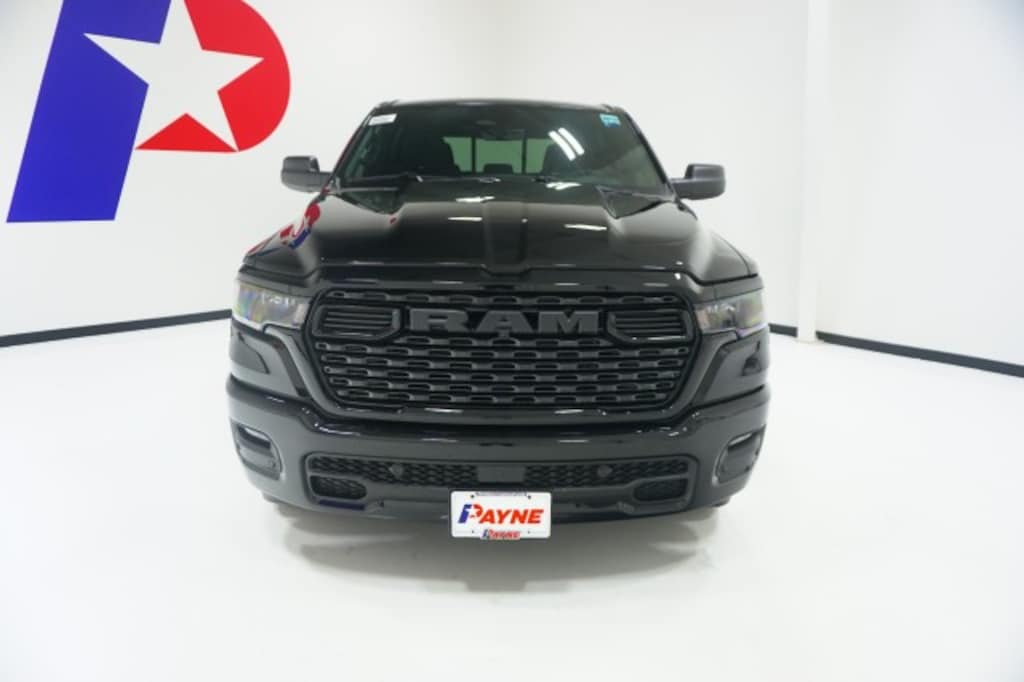 New 2026 Ram 1500 EXPRESS CREW CAB 4X2 5'7 BOX Pickup
