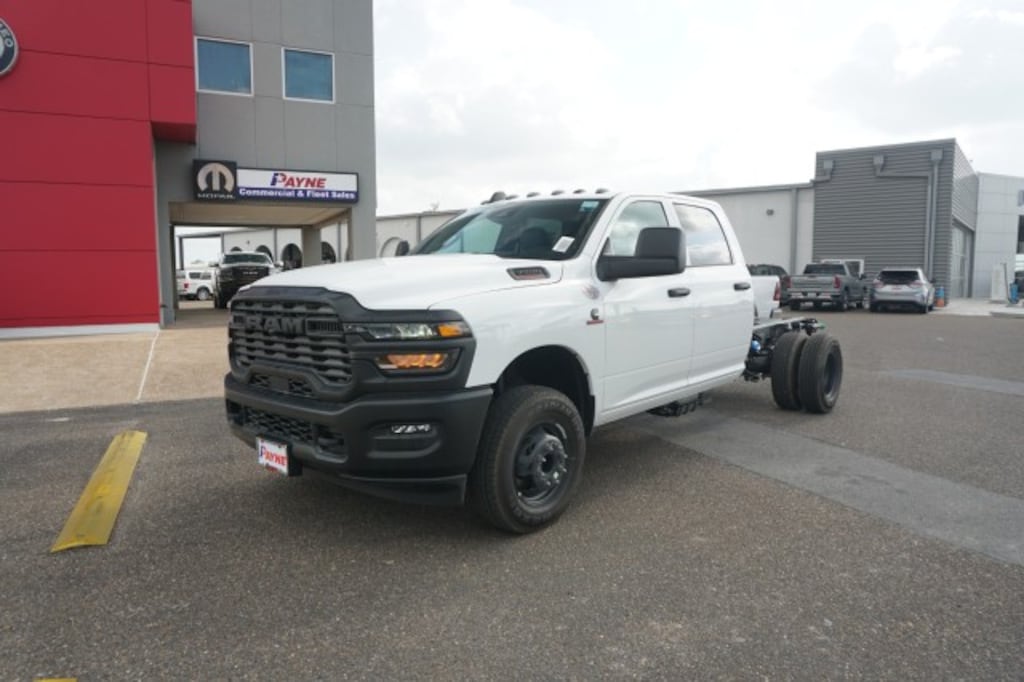 New 2026 Ram 3500 Chassis Cab TRADESMAN CREW 4X4 60' CA Pickup