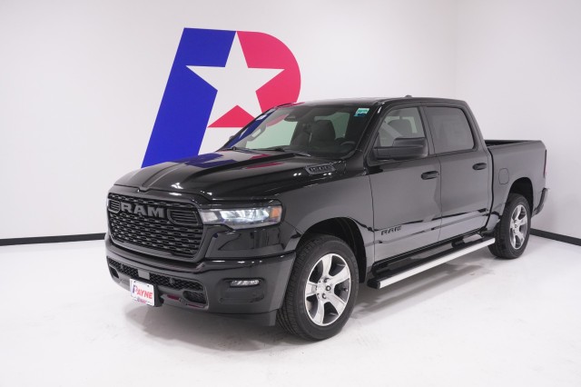 2027 Ram 1500 EXPRESS CREW CAB 4X2 5'7 BOX Pickup