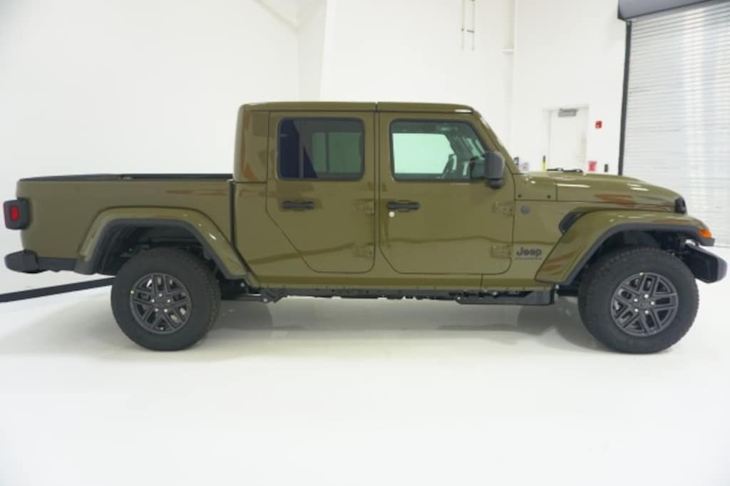 New 2026 Jeep Gladiator SPORT S 4X4 Pickup