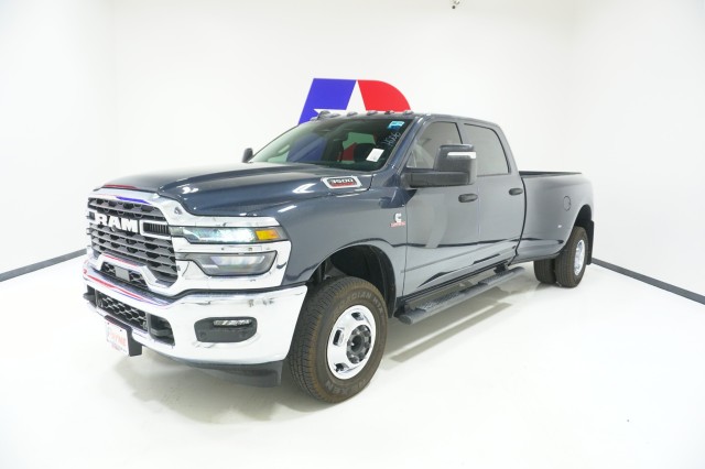 2027 Ram 3500 TRADESMAN CREW CAB 4X4 8' BOX Pickup