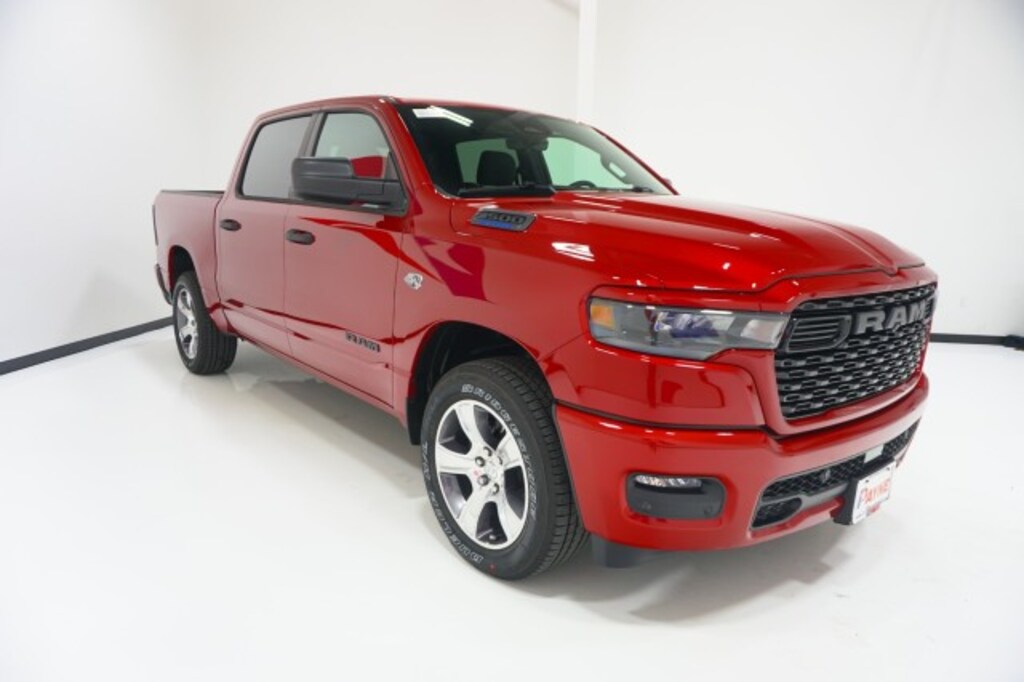 New 2026 Ram 1500 EXPRESS CREW CAB 4X2 5'7 BOX Pickup