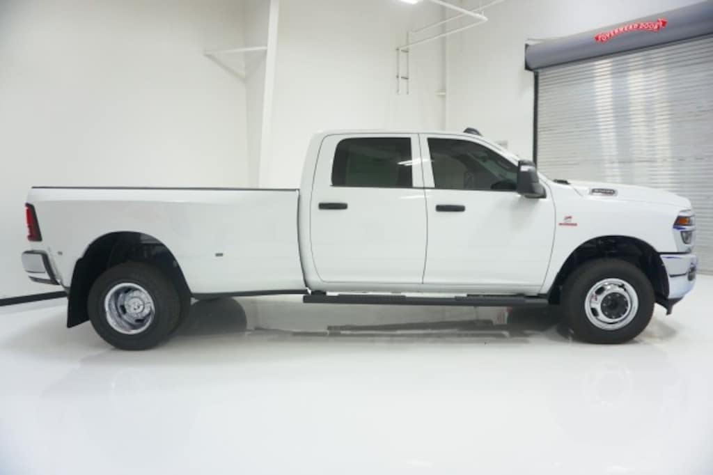 New 2027 Ram 3500 TRADESMAN CREW CAB 4X4 8' BOX Pickup