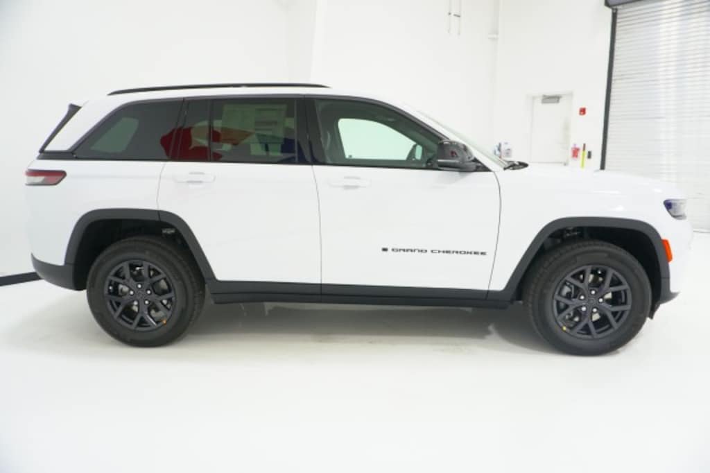 New 2027 Jeep Grand Cherokee LAREDO ALTITUDE 4X2 Sport Utility