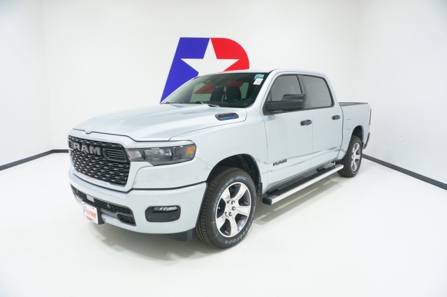 2026 Ram 1500 EXPRESS CREW CAB 4X2 5'7 BOX Pickup