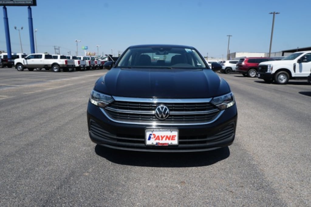 Used 2024 Volkswagen Jetta SE Sedan