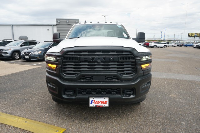 New 2026 Ram 3500 Chassis Cab TRADESMAN CREW 4X4 60' CA Pickup