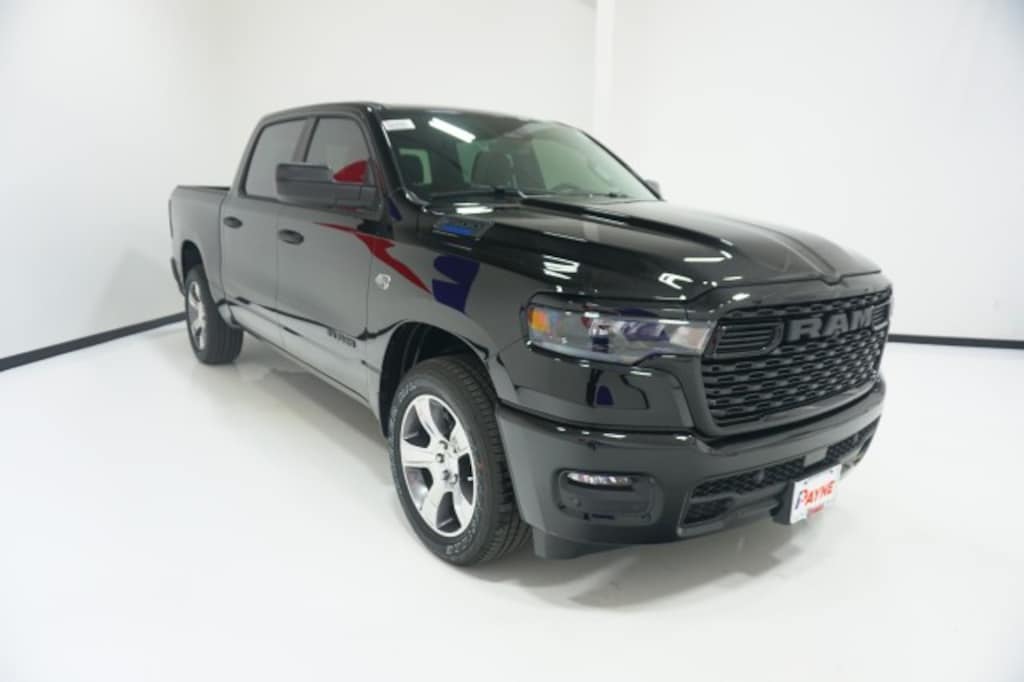 New 2026 Ram 1500 EXPRESS CREW CAB 4X2 5'7 BOX Pickup