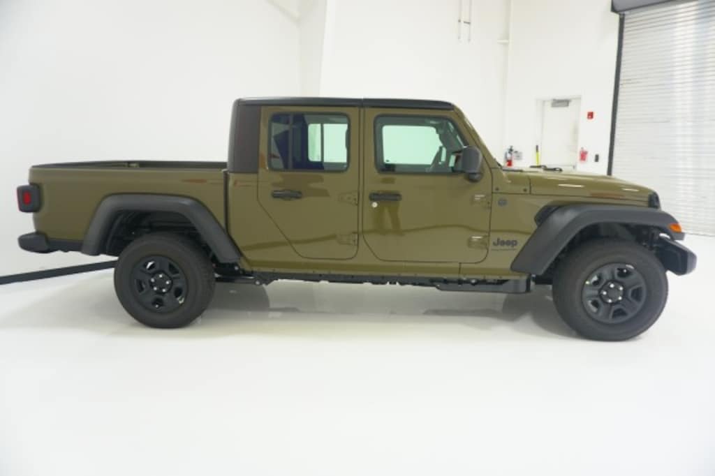 New 2026 Jeep Gladiator SPORT 4X4 Pickup