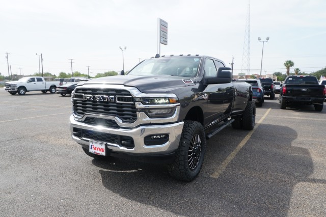 2027 Ram 3500 TRADESMAN CREW CAB 4X4 8' BOX Pickup
