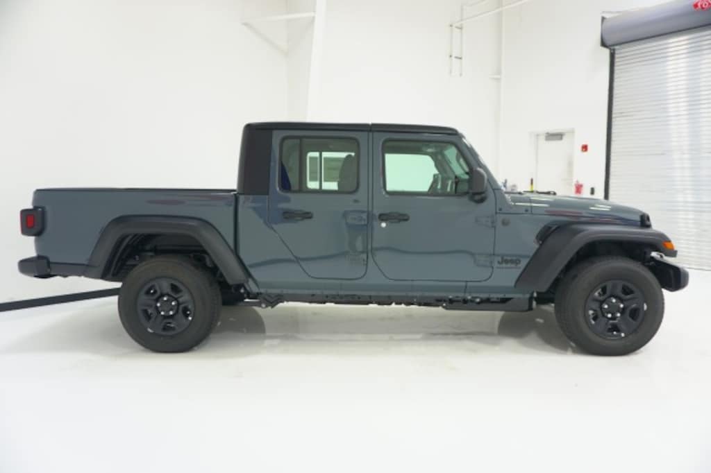 New 2026 Jeep Gladiator SPORT 4X4 Pickup