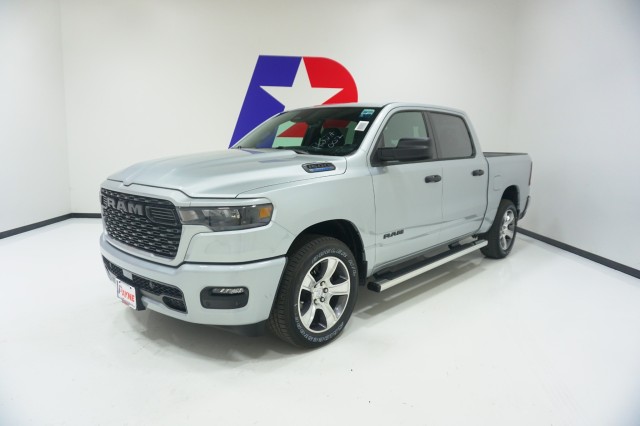 2026 Ram 1500 EXPRESS CREW CAB 4X2 5'7 BOX Pickup