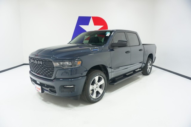 2026 Ram 1500 EXPRESS CREW CAB 4X2 5'7 BOX Pickup