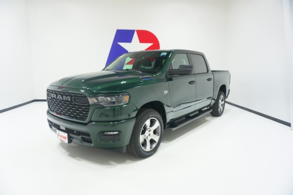 New 2026 Ram 1500 EXPRESS CREW CAB 4X2 5'7 BOX Pickup