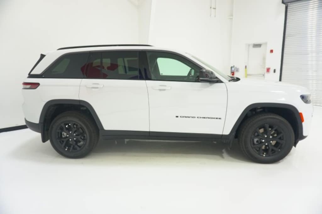 New 2026 Jeep Grand Cherokee LAREDO ALTITUDE 4X2 Sport Utility