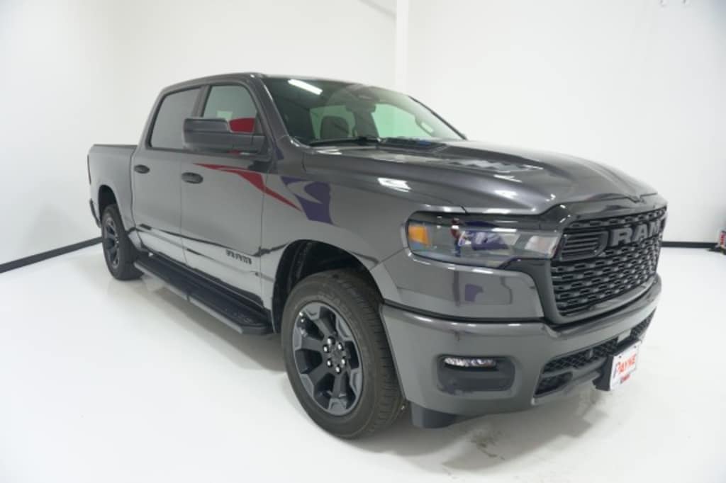 New 2026 Ram 1500 EXPRESS CREW CAB 4X4 5'7 BOX Pickup