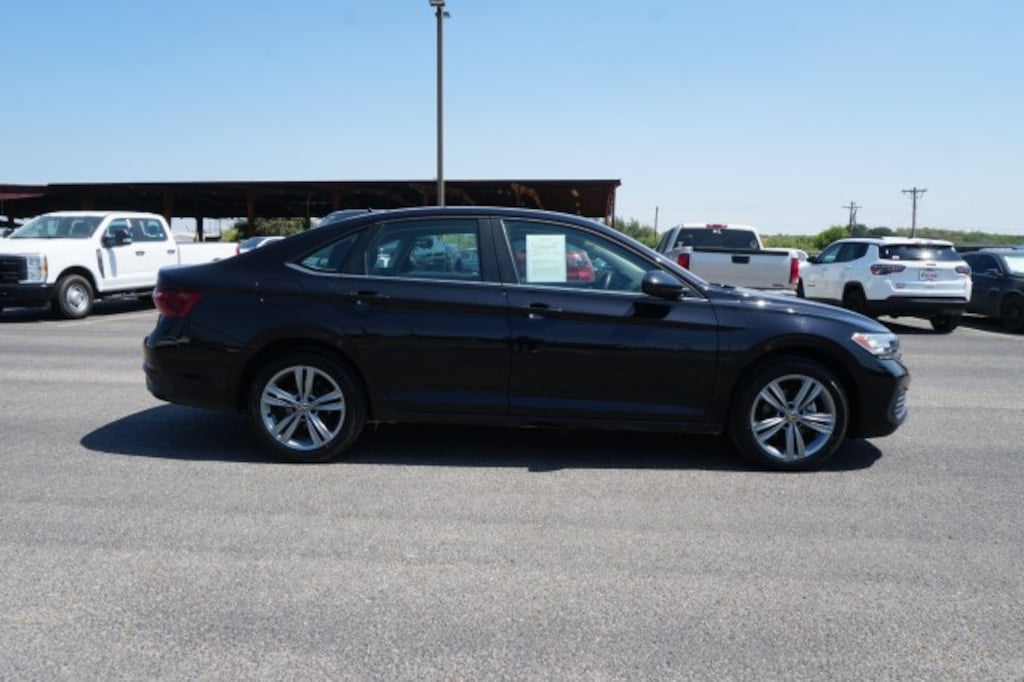 Used 2024 Volkswagen Jetta SE Sedan