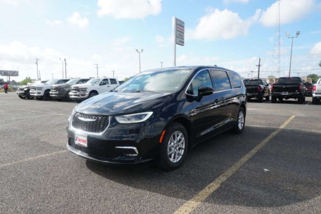Used 2025 Chrysler Pacifica Select Minivan/Van