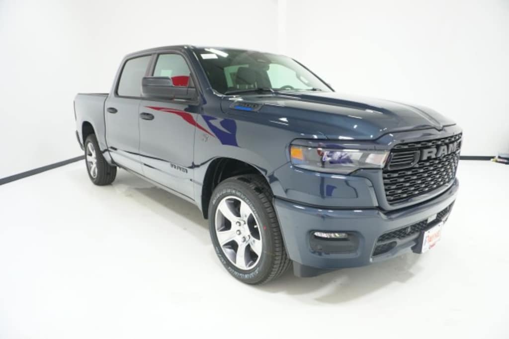 New 2027 Ram 1500 EXPRESS CREW CAB 4X2 5'7 BOX Pickup