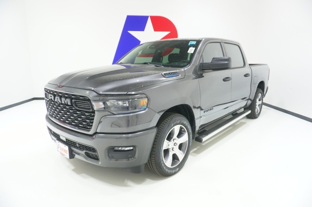 2026 Ram 1500 EXPRESS CREW CAB 4X2 5'7 BOX Pickup
