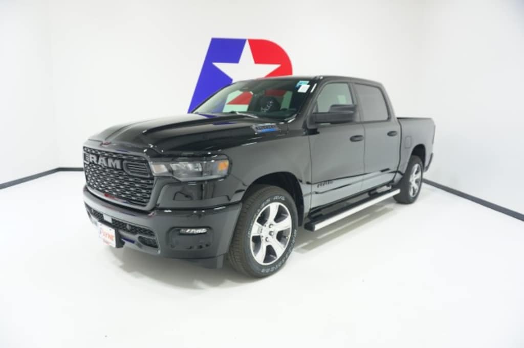 New 2026 Ram 1500 EXPRESS CREW CAB 4X2 5'7 BOX Pickup