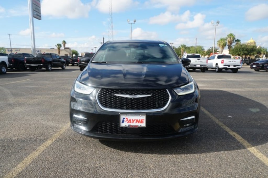 Used 2025 Chrysler Pacifica Select Minivan/Van