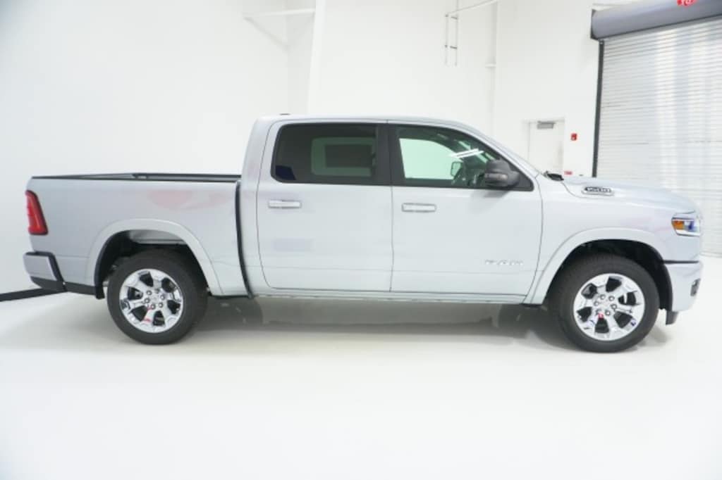 New 2026 Ram 1500 LONE STAR CREW CAB 4X2 5'7 BOX Pickup