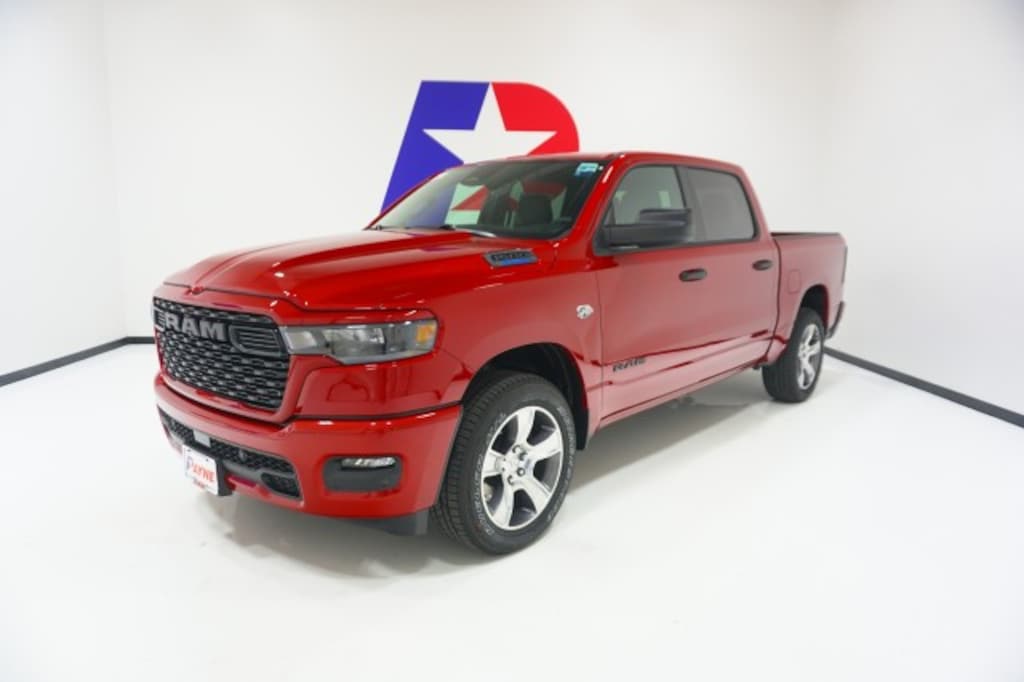 New 2026 Ram 1500 EXPRESS CREW CAB 4X2 5'7 BOX Pickup