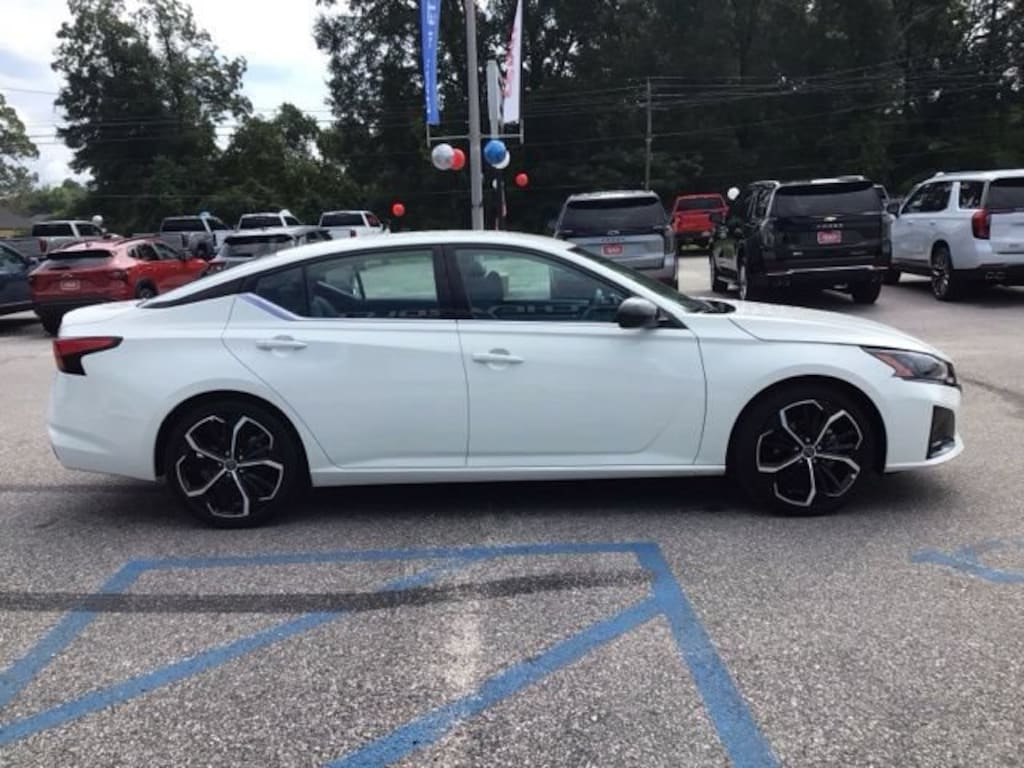 Used 2026 Nissan Altima SR Sedan