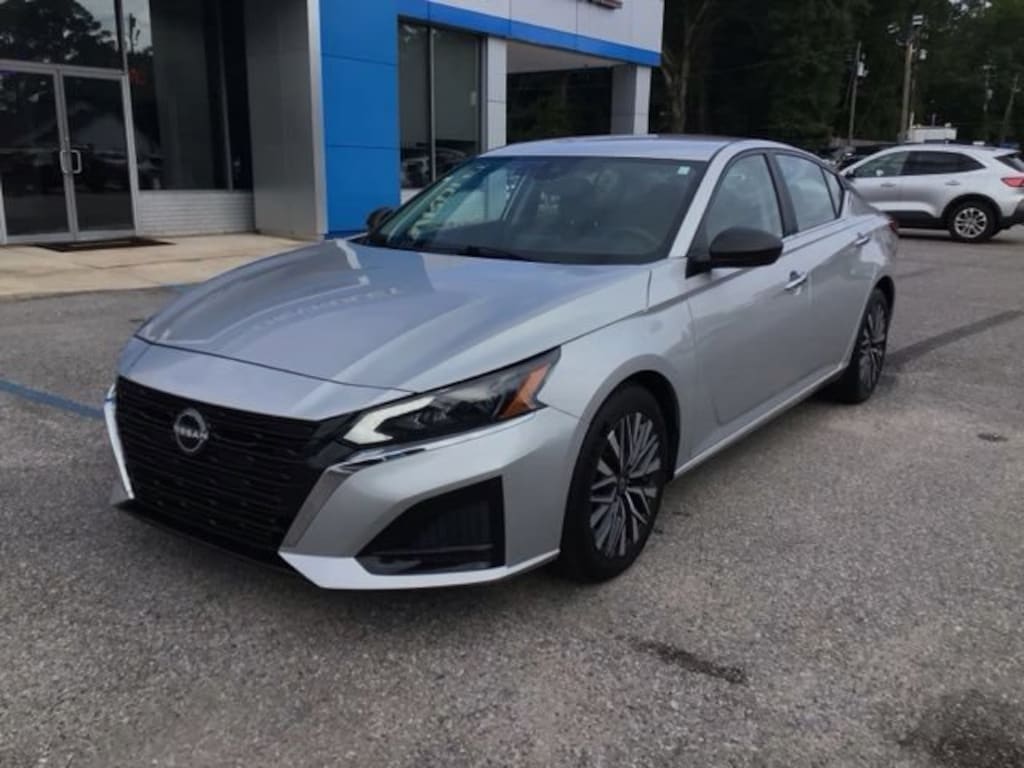 Used 2025 Nissan Altima SV Sedan