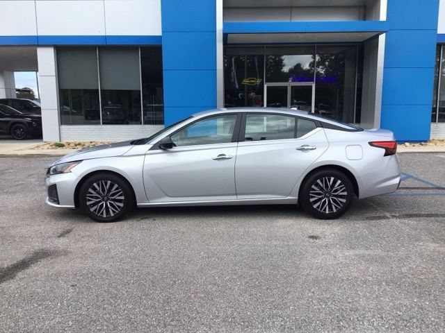 Used 2025 Nissan Altima SV Sedan