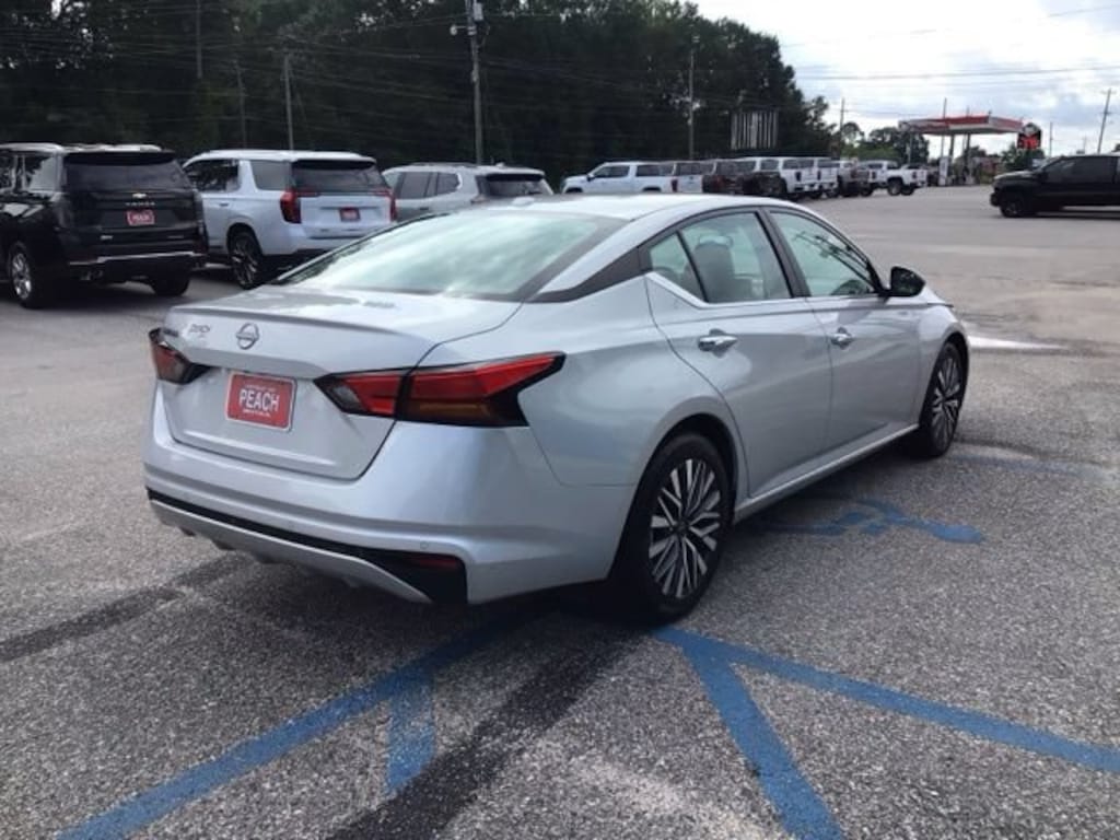 Used 2025 Nissan Altima SV Sedan