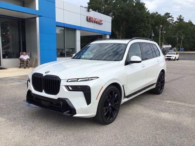 2023 BMW X7 40i