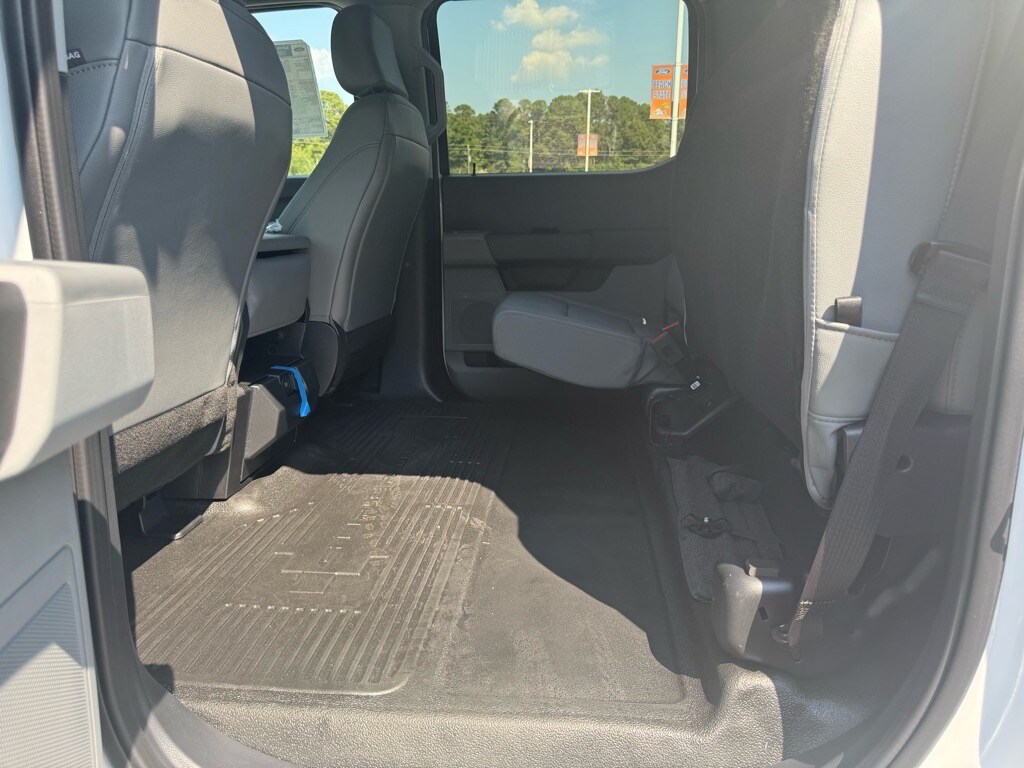 2026 Ford F-350 Super Duty Chassis Cab XL - Photo 38