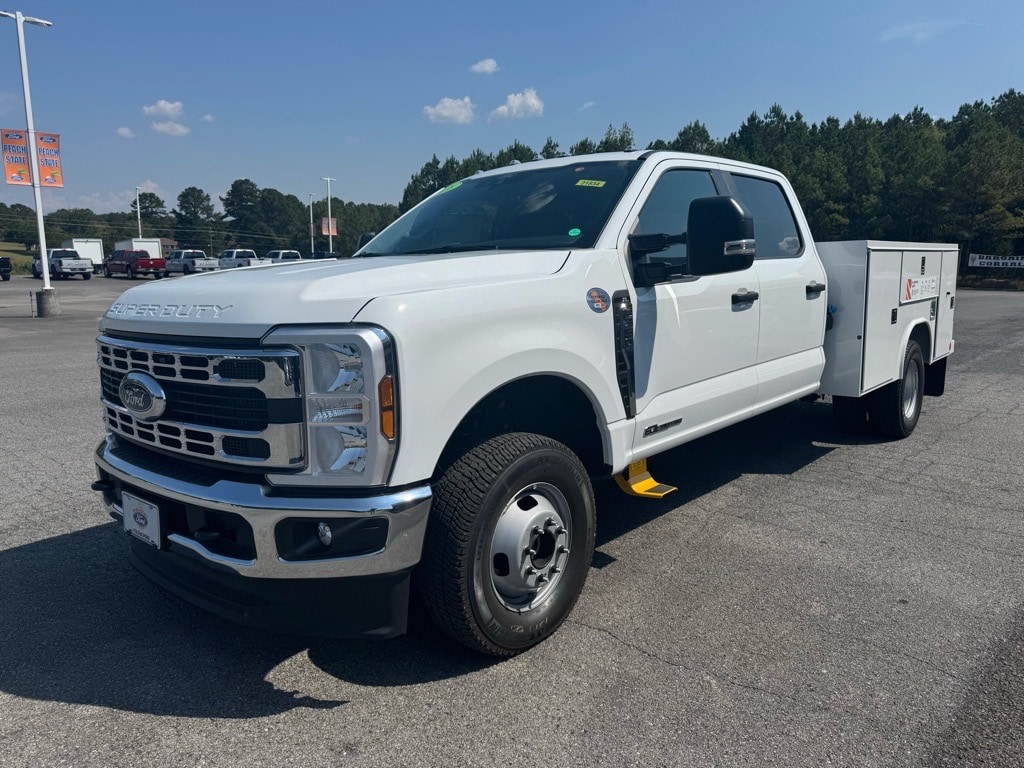 2026 Ford F-350 Super Duty Chassis Cab XL - Photo 4